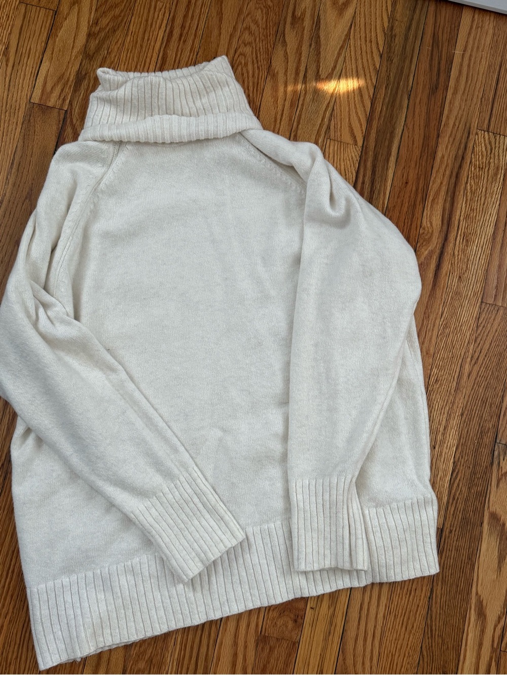 American Eagle Outfitters Cream Turtleneck Sweater